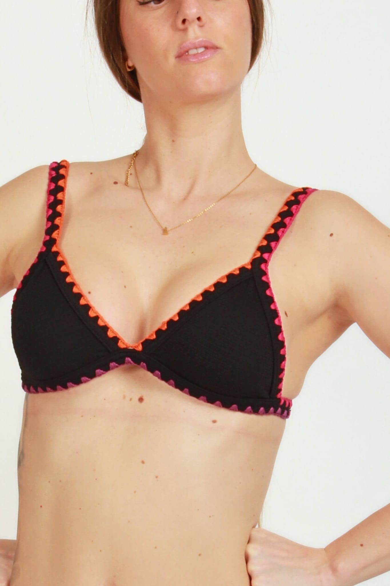 Top de Bikini Texturizado Crochet Azabache